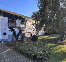 Freistehendes Einfamilienhaus mit Einliegerwohnung, Doppelgarage und parkähnlichem Garten - Neuwied Segendorf