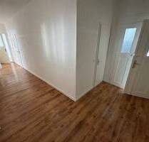 477Sps6 - Großzügige 4-Raumwohnung mit Einbauküche und Stellplatz im Herzen von Oschatz