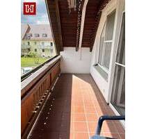 4,5 Zimmerwohnung mit sonnigem Balkon und Carport in ruhiger Wohnlage ! - Kitzingen