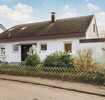 Geräumiges & familienfreundliches Einfamilienhaus mit Einliegerwohnung und idyllischem Garten - Jungingen