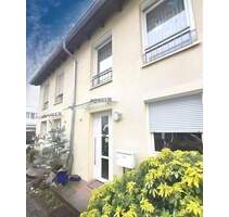 *** Top gepflegte Doppelhaushälfte mit großem Garten - einziehen und wohl fühlen *** - Ötigheim