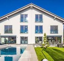 Wohnen im Ensemble: Zwei Doppelhaushälften - modern, familiär, mit Pool - Andechs Erling