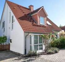 Großzügiges Familiendomizil mit Einliegerwohnung und Gartenpool - Rödermark / Urberach