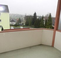 Sonnige 3-Zimmer-Eigentumswohnung mit Balkon und Stellplatz in Höhenlage zu verkaufen! - Reichenbach OT Mylau