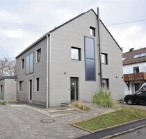 Neuwertiges Einfamilienhaus mit Friseursalon - Wohnen und Gewerbe perfekt vereint - Augsburg Bärenkeller