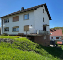 Massives großzügiges Zweifamilienwohnhaus mit freier 