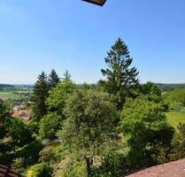 1-2-Fam.-Hs. inkl. 1-Zi.-ELW mit 3 Bädern, sehr gr. eingewachsenem Garten u. Weitblick in Brennberg