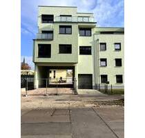 exklusive Eigentumswohnung inkl. sehr hochwertiger Einbauküche und großem Balkon,optional Stellplatz - Halle Innenstadt