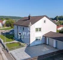 ***ZWEIFAMILIENHAUS MIT WOHLFÜHLGARTEN - PLATZ FÜR FAMILIE UND GENERATIONEN*** - Berching
