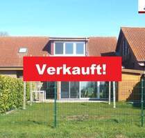 Charmante Doppelhaushälfte im Kettenhausstil mit Wintergarten und Weitblick ins Grüne - Burg auf Fehmarn Petersdorf