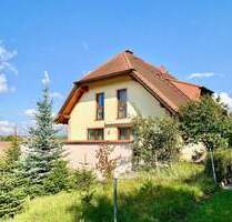 Wohnen im Grünen: Großzügiges Einfamilienhaus mit vielseitigen Nutzungsmöglichkeiten, separatem Wellnessbereich und herrlichem Weitblick - Höchstadt a.d.Aisch