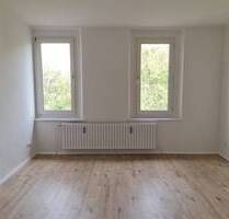 Renovierte 2-Zimmer-Wohnung im Dachgeschoss zu vermieten! 1 Nettokaltmiete frei (2. Monat) - Duisburg Bruckhausen