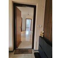 Sehr gepflegte 3-Zimmer Wohnung mit Balkon, Einbauküche und PKW Stellplatz - Asperg