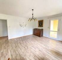 3-Zi.-Whg. im EG (Hochparterre) mit großer Loggia. RENOVIERUNGSBEDARF zum SELBST RENOVIEREN! - Bad Reichenhall