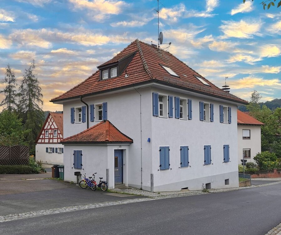 Wohnhaus mit 10 Zimmern für die große Familie - Bruckberg