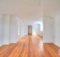 Investitionschance! Charmante 3 Zimmer Dachgeschosswohnung renoviert & einzugsbereit - Bellenberg