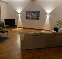 GROSSZÜGIGE ALTBAUWOHNUNG MIT GROSSER DACHTERRASSE IM HERZEN VON NEUSS