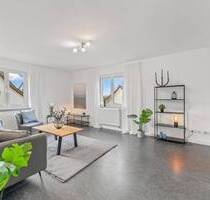 Provisionsfrei & Renoviert - 50qm Dachterrasse - Familienfreundliche Wohnung - Inkl. Küche & Garage - Leonberg Eltingen