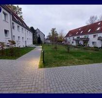 Nur noch einziehen! Helle 2 Zimmer-Wohnung mit Einbauküche + Tageslichtbad mit Wanne + Abstellraum - Wedel