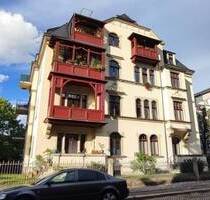 Großzügige 2-Zimmer-Wohnung mit Einbauküche und Balkon in Dresden-Striesen!
