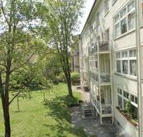 1-Raumwohnung mit Laminat und großem Balkon! Ruhig, gemütlich und herrlich grün! - Dresden Äußere Neustadt