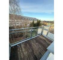 Günstige und DG 3-Zimmer mit Wanne, Abstellraum, Balkon und Laminat in guter Lage! EBK mgl.! - Chemnitz Gablenz