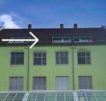 Zentral & gemütlich: 1-Zimmer-Dachgeschosswohnung mit Loggia - Neumarkt