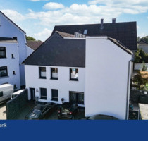 Hochwertig kernsaniertes 3-Familienhaus mit Garagen, Balkonen und Garten - stilvoll wohnen ohne Sanierungsbedarf - Bochum Harpen
