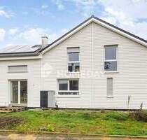 Modernes Mehrfamilienhaus in Hanglage - Traumhaftes Wohnen mit Pool, Garten und Dachterrasse - Bibertal/Bühl