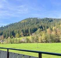 Stilvolle, geräumige und sanierte 4,5-Zimmer-Wohnung mit Balkon und Aussicht auf den Schwarzwald - Enzklösterle