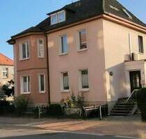 Geräumiges Stadthaus mit zwei Wohneinheiten, Garten, GarageWerkstatt, Keller u. Carport - Friedland
