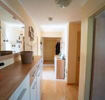 Park Immobilien - Gemütliche 4-Zimmer-ETW mit Balkon und TG-Platz - Friedrichsdorf