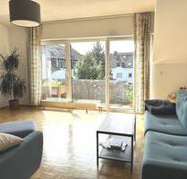 Helle 2 Zimmer Dachgeschosswohnung mit Balkon und Tiefgaragenplatz - Bonn Beuel