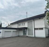 Großzügiges Wohnhaus mit BüroPraxisräumen in Zimmern - Zimmern ob Rottweil