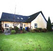 Doppelhaushälfte, 3,5 Zimmer, Vollbad, behindertengerecht, ca. 400 m² Garten - Groß Niendorf
