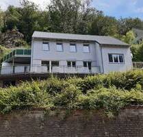 Interessantes Einfamilienhaus mit Dachterrasse, großem Balkon und 2 Garagen in idyllischer Wohnlage von Bad Bertrich