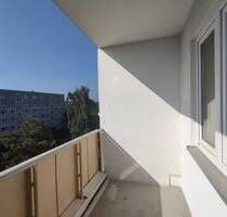 SINGLEWOHNUNG mit BALKON - 251,00 EUR Kaltmiete, ca.  48,60 m² Wohnfläche in Zeitz (PLZ: 06712)