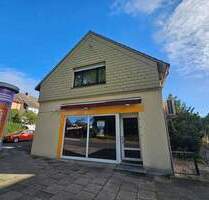 Teilvermietete sanierungsbedürftige Immobilie mit Gewerbeeinheit in Bremen Aumund