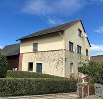 Einfamilienhaus mit großer Scheune in Rödental