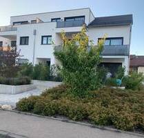 moderne, gemütliche 2,5-Zimmer-Dachgeschoss-Wohnung mit EBK, Balkon, Garage und Stellplatz in Engen im Hegau