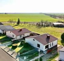 Solider Bungalow mit Terrasse & geräumigem Keller in Spornitz