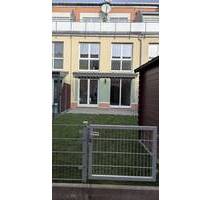 Stilvolles und hochwertiges Reihenmittelhaus mit Einbauküche, 2 Stellplätzen und Garten - Feucht