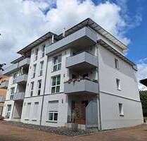 Blick auf die Altstadt und ins Grüne: Moderne 3-Zimmer-Wohnung mit Balkon und Aufzug in Grimmen