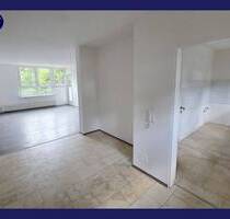 Familien-Wohnung mit Balkonblick ins Grüne, 4 Zimmer + renoviert + modernes Bad + Gäste-WC, Aufzug - Gladbeck Zweckel