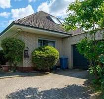 Großzügiges Landhaus mit 7 Zimmern und Schwimmbad in Stapelfeld