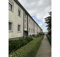 Aus Alt mach Neu ! Charmante 3-Raum-Wohnung mit Gestaltungspotenzial ! - Bitterfeld-Wolfen