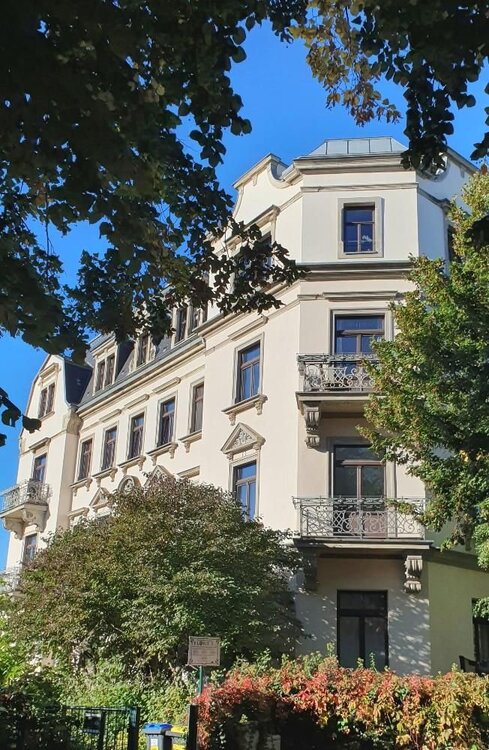 Apartment im Denkmal mit Aufzug in schöner Lage in Dresden-Striesen