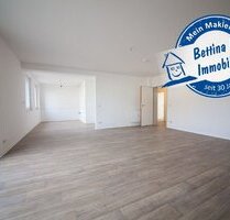 DIETZ: Vollmodernisierte 3 Zi. Wohnung mit Balkon, PKW-Stellplatz und Kellerraum! - Babenhausen