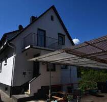 Schicke Doppelhaushälfte mit Carport und Garten in Bad König Zell zu verkaufen!