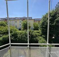 Renovierte 3-Zimmer-Wohnung mit Süd-West-Balkon in begehrter Lage - Kirchheim